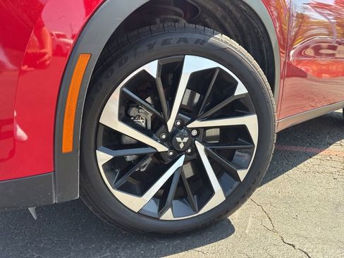 Used 2022 Mitsubishi Outlander SE image 2