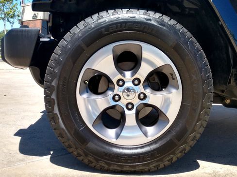 Used 2016 Jeep Wrangler Unlimited Sahara image 11