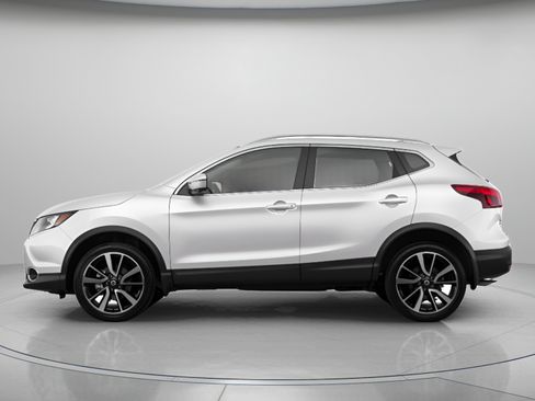 Used 2017 Nissan Rogue Sport SL w/ SL Premium Package FWD image 2