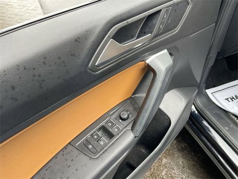 Used 2019 Volkswagen Tiguan SE w/ Panoramic Sunroof Package image 23