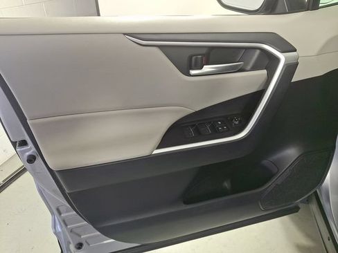 Used 2025 Toyota RAV4 XLE FWD image 15
