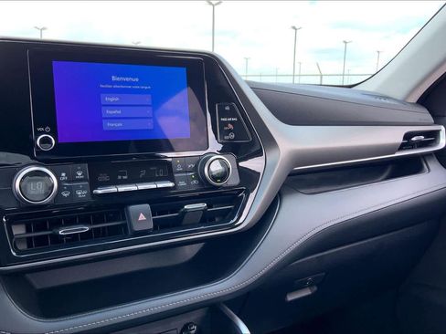 Used 2023 Toyota Highlander LE image 35