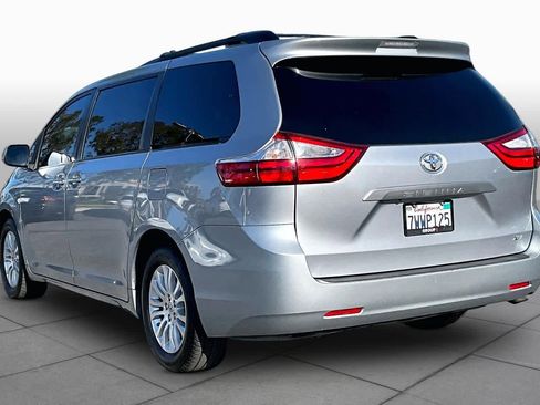 Used 2017 Toyota Sienna XLE FWD image 11