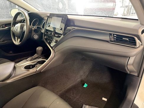 Used 2022 Toyota Camry LE FWD image 11