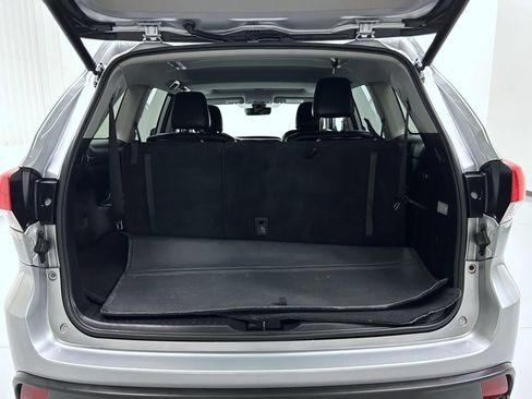 Used 2019 Toyota Highlander XLE AWD/4WD image 22