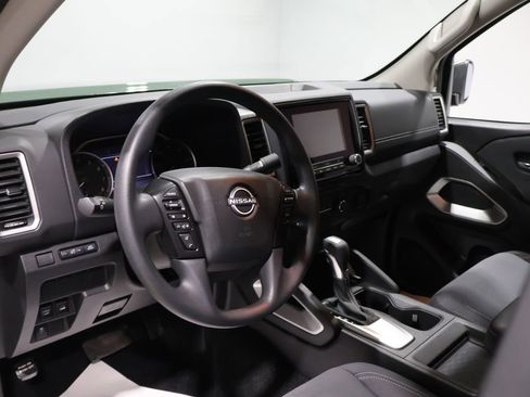 Used 2024 Nissan Frontier SV image 15