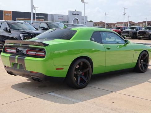 Used 2017 Dodge Challenger SRT Hellcat RWD image 6