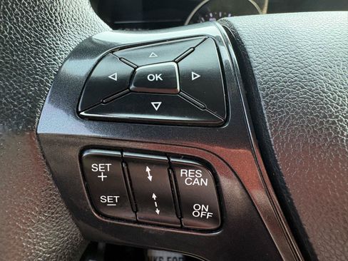 Used 2018 Ford Explorer XLT w/ Equipment Group 202A AWD/4WD image 13