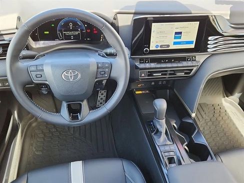 Used 2025 Toyota Camry SE w/ Convenience Package image 11