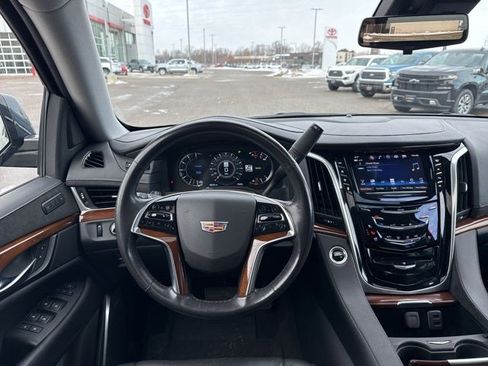 Used 2020 Cadillac Escalade ESV Premium Luxury w/ LPO, Radiant Package image 25