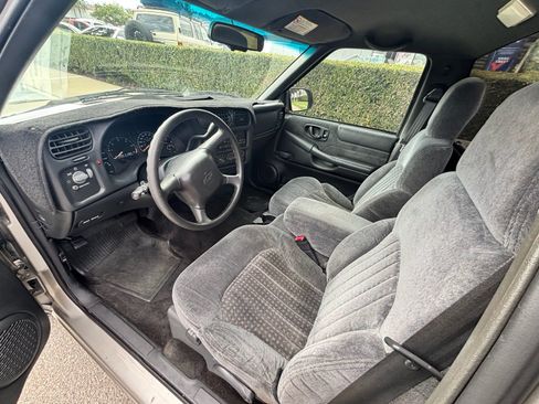 Used 2001 Chevrolet S10 Pickup LS w/ Preferred Equipment Group RWD image 6