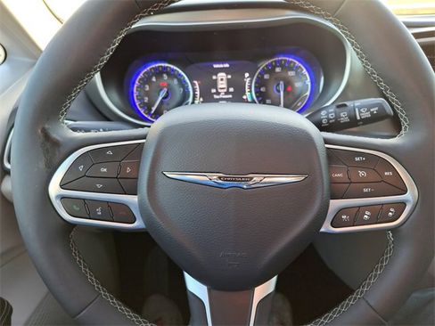 Used 2024 Chrysler Pacifica Touring-L image 20