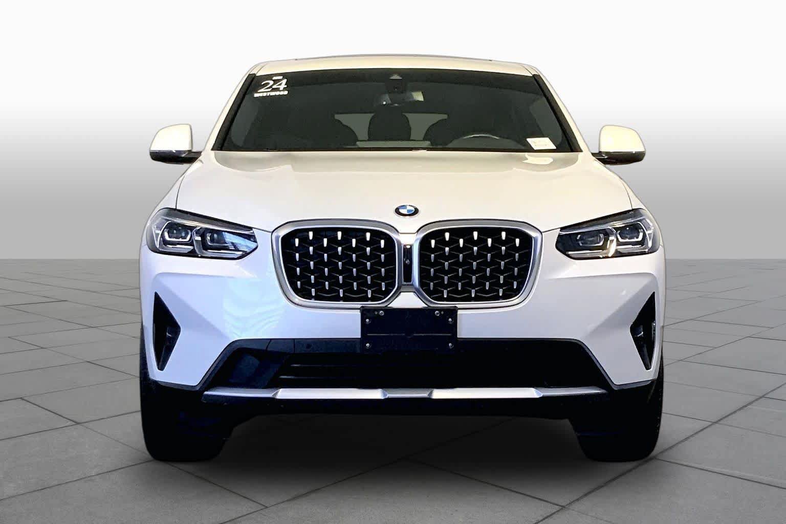 Used 2024 BMW X4 xDrive30i w/ Parking Assistance Package AWD/4WD image 4