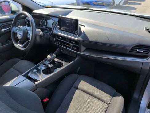 Used 2024 Nissan Rogue SV FWD image 27