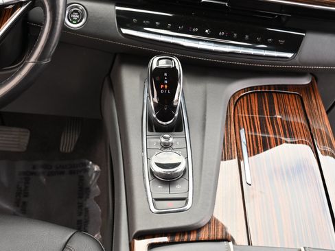 Used 2022 Cadillac Escalade ESV Luxury AWD/4WD image 23