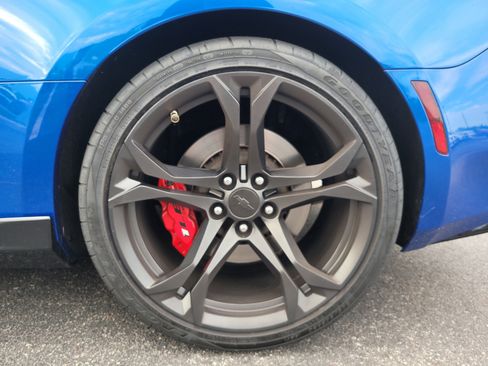 Used 2018 Chevrolet Camaro SS RWD image 8