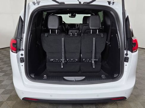 New 2026 Chrysler Pacifica Select FWD image 9