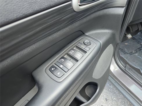 Used 2021 Jeep Grand Cherokee Laredo RWD image 19