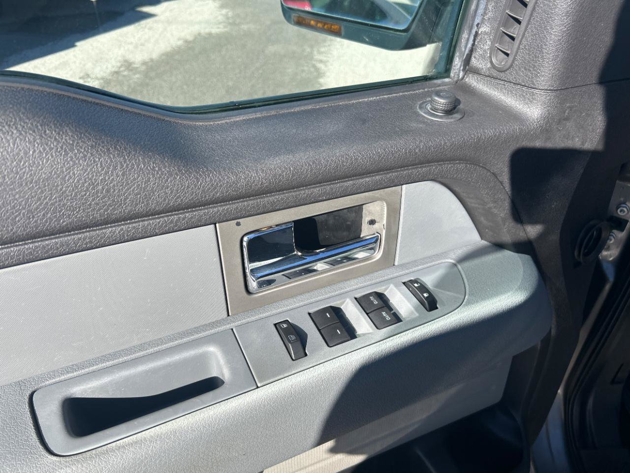 Used 2011 Ford F150 XLT w/ XLT Chrome Pkg AWD/4WD image 12