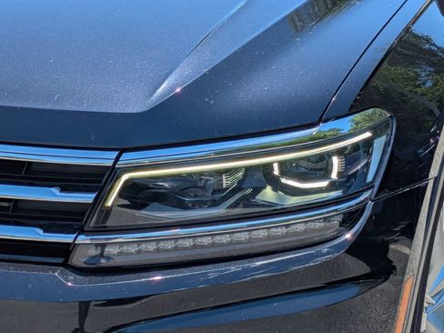 Used 2018 Volkswagen Tiguan SEL Premium FWD image 10
