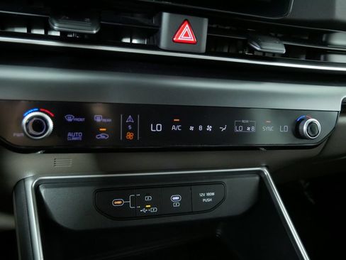 Used 2026 Kia Carnival FWD image 33