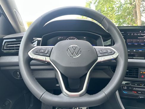 New 2026 Volkswagen Jetta SE FWD image 12