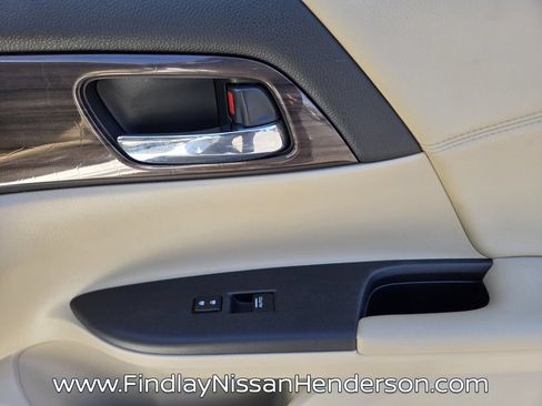 Used 2017 Honda Accord EX-L image 18
