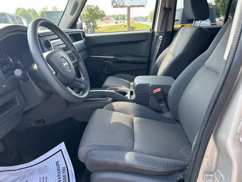 Used 2008 Jeep Commander Sport AWD/4WD image 11