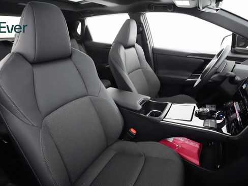 Used 2024 Toyota bZ4X XLE w/ Weather Package image 8