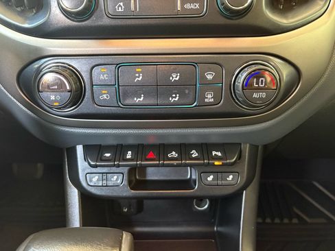 Used 2019 Chevrolet Colorado Z71 AWD/4WD image 17