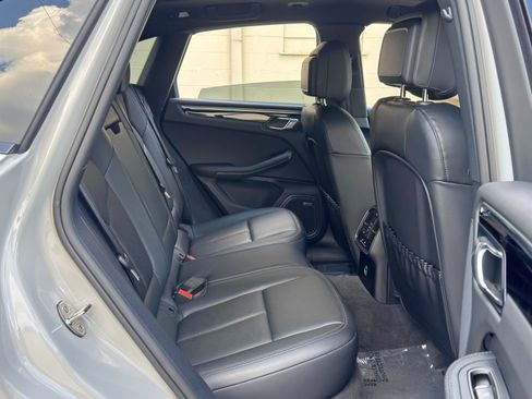 Used 2025 Porsche Macan AWD/4WD image 40