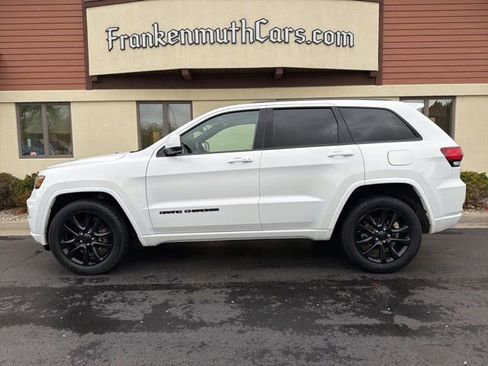 Used 2019 Jeep Grand Cherokee Altitude AWD/4WD image 5