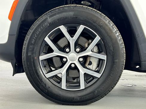 Used 2023 Jeep Grand Cherokee Limited image 36