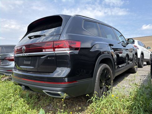Used 2024 Volkswagen Atlas SE AWD/4WD image 6
