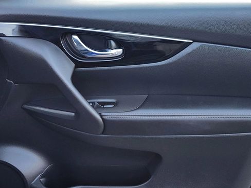 Used 2017 Nissan Rogue Sport SL image 30