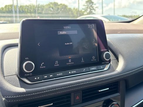 Used 2023 Nissan Rogue S AWD/4WD image 13
