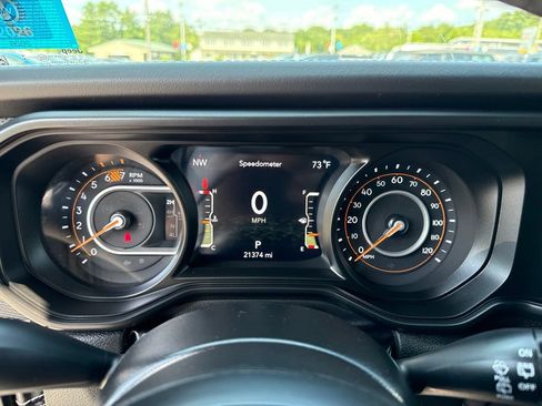 Used 2025 Jeep Wrangler Unlimited Rubicon AWD/4WD image 11