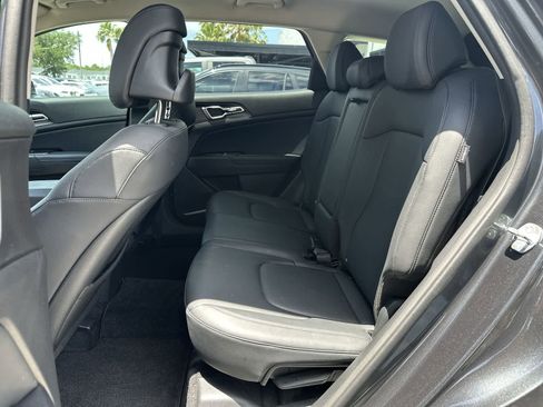 Used 2024 Kia Sportage EX FWD image 4