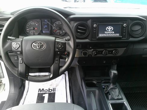 Used 2018 Toyota Tacoma SR image 21