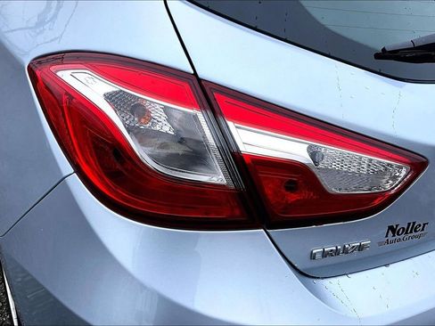 Used 2017 Chevrolet Cruze LT w/ Convenience Package image 30