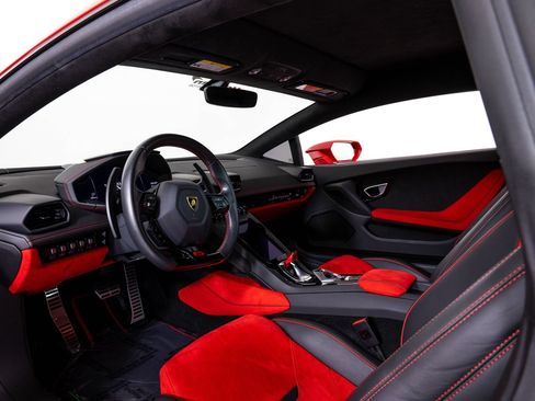 Used 2021 Lamborghini Huracan EVO RWD image 18