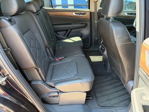 Used 2024 Volkswagen Atlas SE FWD image 14