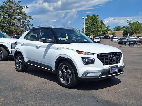 Used 2024 Hyundai Venue Limited FWD image 1