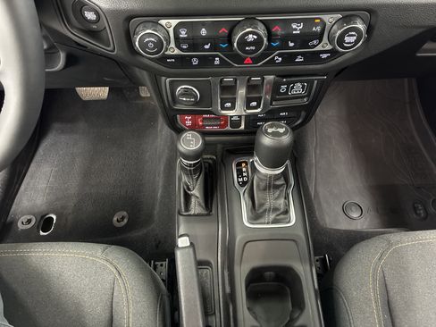 Certified 2025 Jeep Wrangler Sport AWD/4WD image 20
