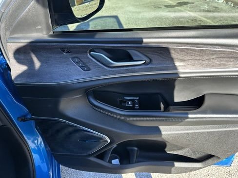 Used 2023 Jeep Grand Cherokee Overland w/ Luxury Tech Group IV image 12