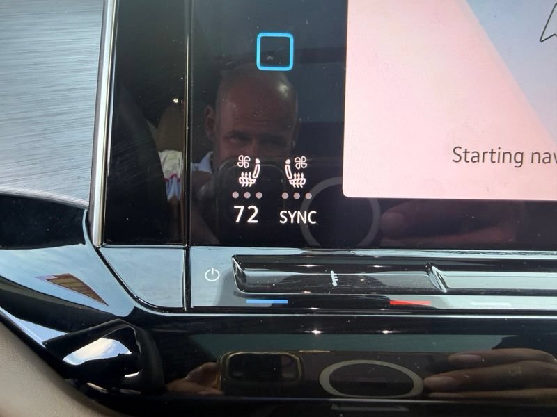 Used 2024 Volkswagen Atlas Cross Sport SE w/ Panoramic Sunroof Package AWD/4WD image 10
