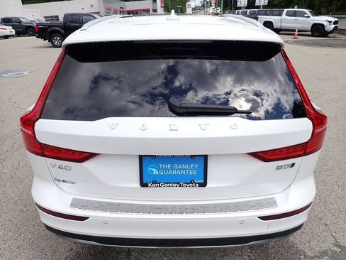 Used 2024 Volvo V60 B5 Cross Country Plus w/ Protection Package Premier AWD/4WD image 5