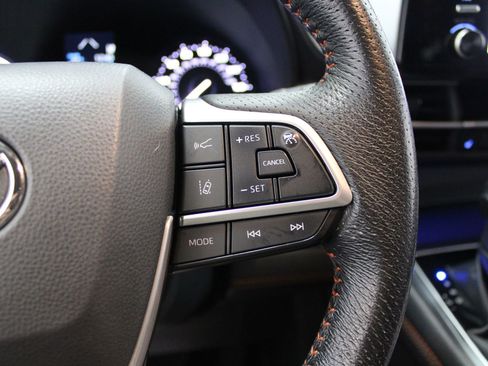 Used 2022 Toyota Sienna XSE image 36