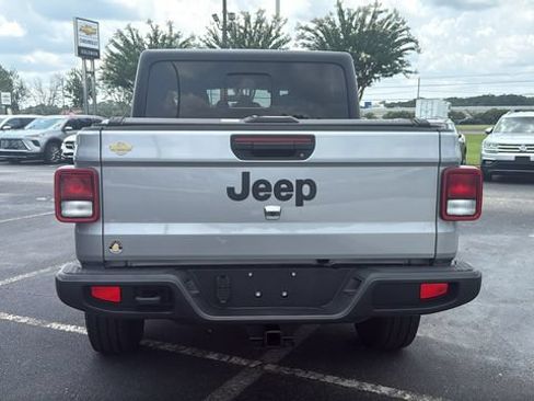 Used 2021 Jeep Gladiator Sport AWD/4WD image 6