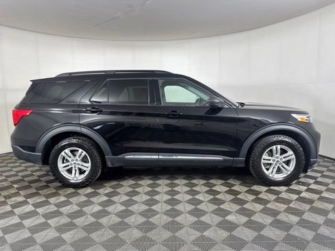 Certified 2022 Ford Explorer XLT w/ Equipment Group 202A AWD/4WD image 2